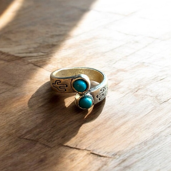 Turquoise and Silver Ring adjustable - Picture 3 of 4